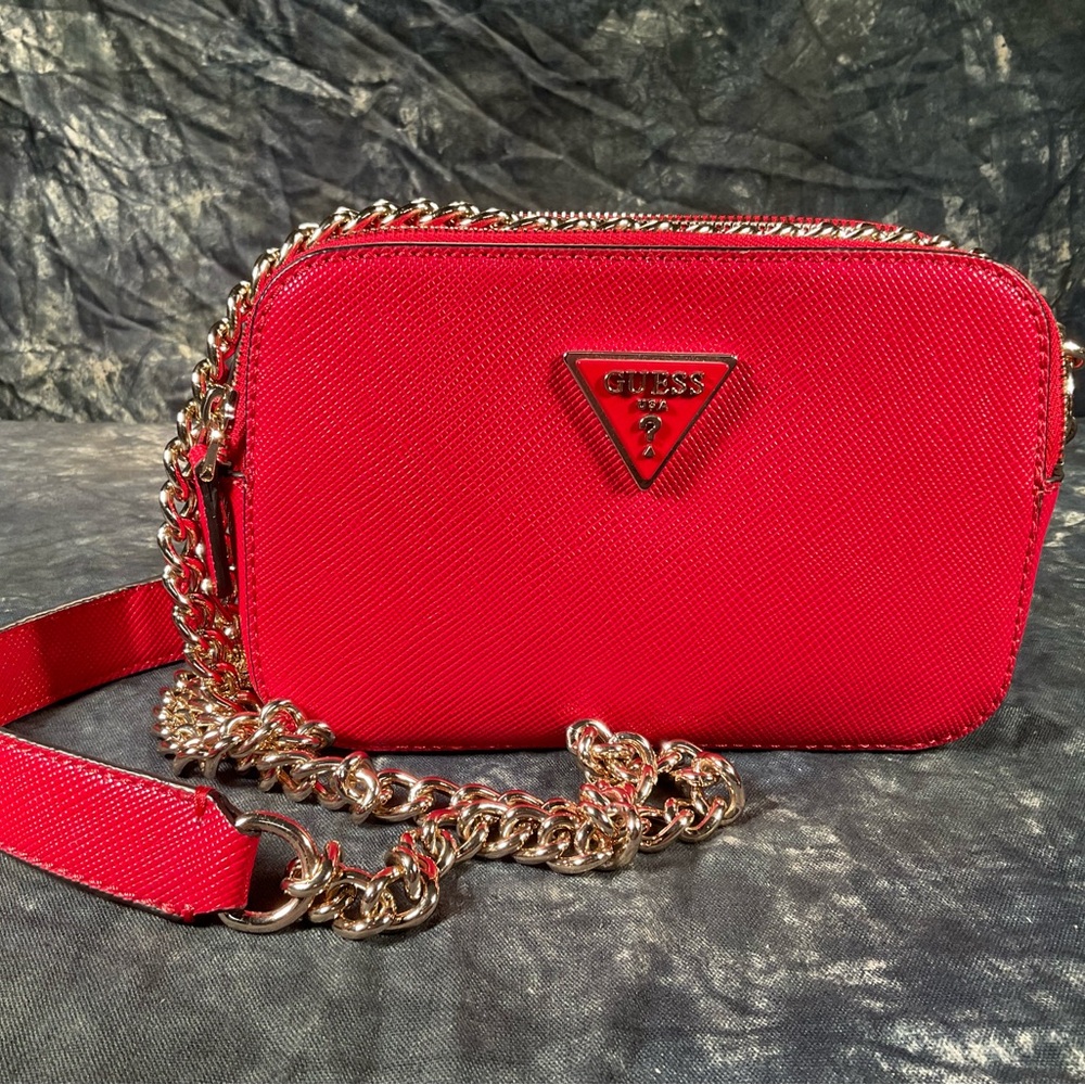 Guess red shoulder strap bag. - Picture 1 of 4